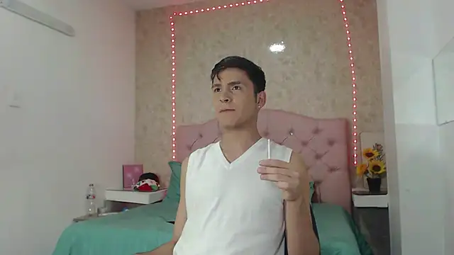 Aaron Foxxx online show from December 2025 07:15:02 PM