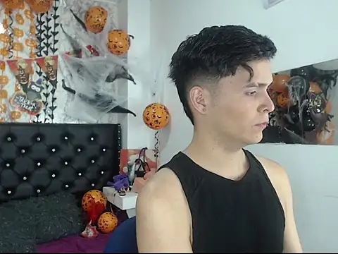 Snapshot of Aaron_Foxxx chatting on October 2025 09:56:01 PM Aaron Foxxx online show from October 2025 09:56:01 PM