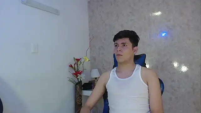Snapshot of Aaron_Foxxx chatting on October 2025 08:54:02 PM Aaron Foxxx online show from October 2025 08:54:02 PM