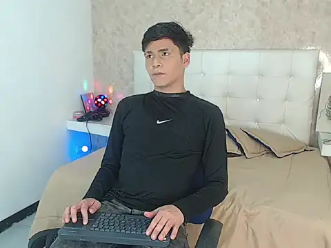 Aaron Foxxx online show from December 2025 09:53:01 PM