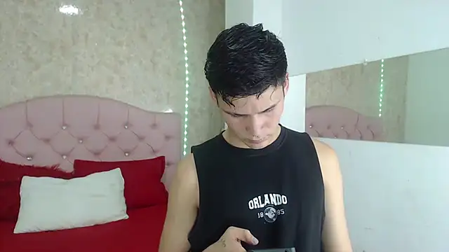 Aaron Foxxx online show from December 2025 09:25:02 PM