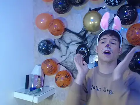 Aaron Foxxx online show from October 2025 01:34:01 PM