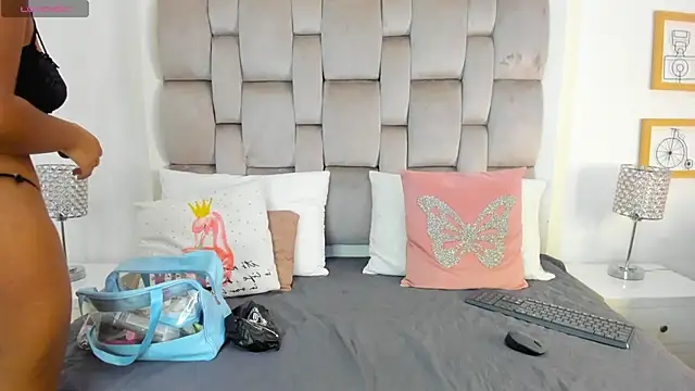 Snapshot of ChikiBom28 chatting on October 2025 07:34:02 PM ChikiBom28 online show from October 2025 07:34:02 PM