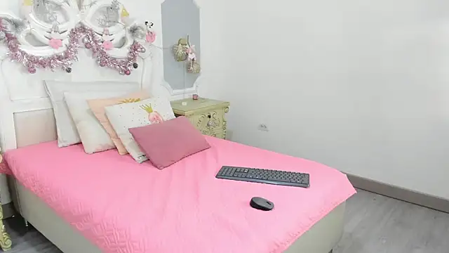 Snapshot of ChikiBom28 chatting on December 2025 08:19:01 PM ChikiBom28 online show from December 2025 08:19:01 PM