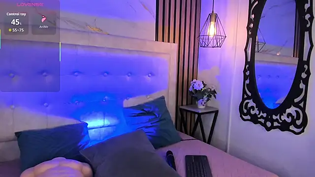 Honey noir online show from November 2025 07:07:01 PM