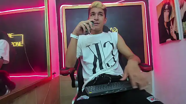 Stiben boy online show from October 2025 07:06:01 PM