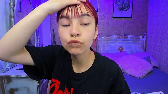 Snapshot of Megane_whitte chatting on October 2025 02:33:02 AM Megane whitte online show from October 2025 02:33:02 AM