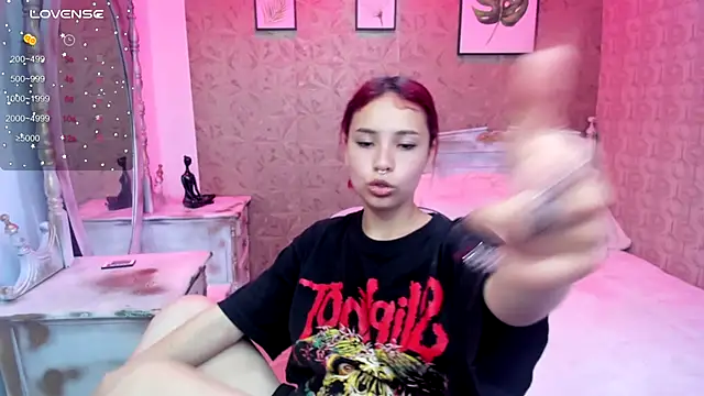 Snapshot of Megane_whitte chatting on December 2025 07:12:01 PM Megane whitte online show from December 2025 07:12:01 PM