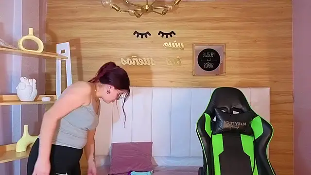 draviana a  online show from November 2025 02:33:02 AM