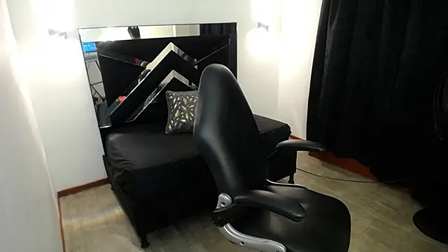 MarianaRojas  online show from February 2026 03:48:01 AM