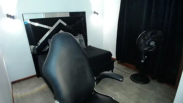 Snapshot of MarianaRojas_ chatting on June 2026 02:12:02 AM MarianaRojas online show from June 2026 02:12:02 AM