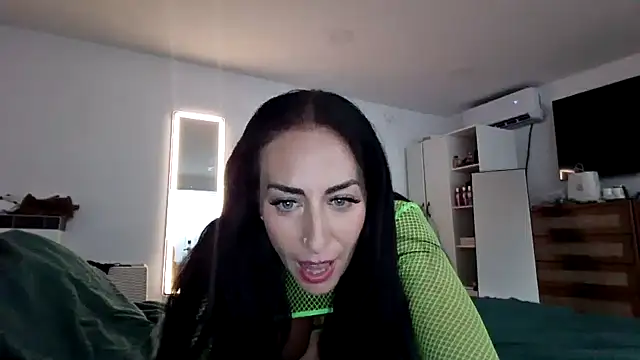 Snapshot of sexyblue_queen chatting on May 2026 12:33:02 AM sexyblue queen online show from May 2026 12:33:02 AM