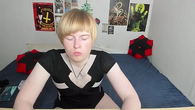 Cattie w  online show from May 2026 01:10:01 AM