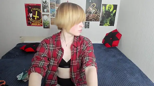 Cattie w  online show from March 2026 01:11:01 AM