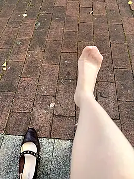 Snapshot of POS001 chatting on November 2025 06:12:02 AM POS001 online show from November 2025 06:12:02 AM