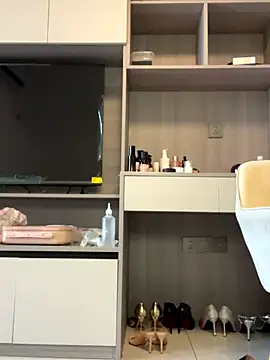 Snapshot of POS001 chatting on December 2025 05:24:02 AM POS001 online show from December 2025 05:24:02 AM