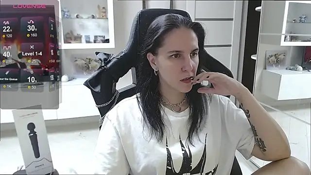 Irwi Tomboy online show from October 2025 09:14:02 PM