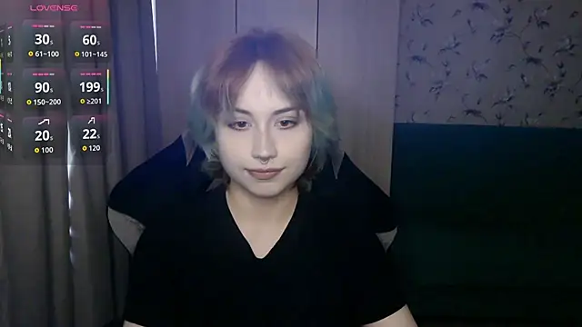 Snapshot of LeisaHopperstad chatting on May 2026 12:20:01 PM LeisaHopperstad online show from May 2026 12:20:01 PM