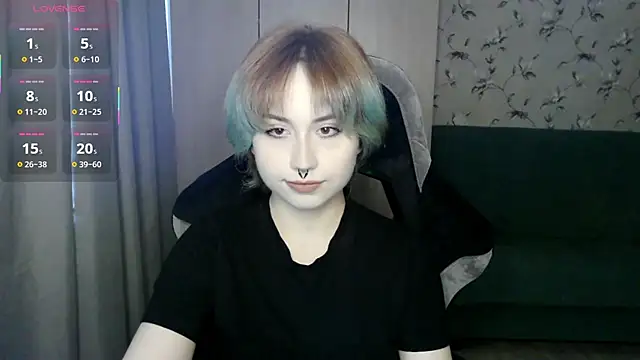 Snapshot of LeisaHopperstad chatting on May 2026 12:21:02 PM LeisaHopperstad online show from May 2026 12:21:02 PM