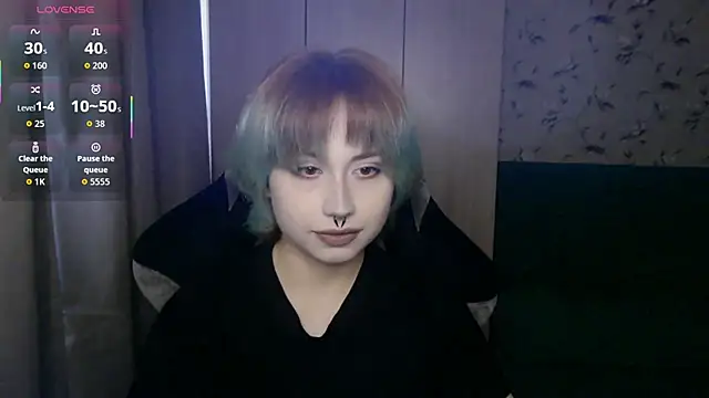 Snapshot of LeisaHopperstad chatting on May 2026 12:19:01 PM LeisaHopperstad online show from May 2026 12:19:01 PM