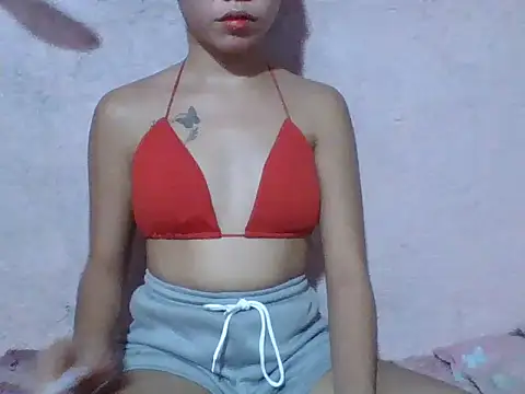 Snapshot of SweetPussie18x chatting on June 2026 01:33:02 PM SweetPussie18x online show from June 2026 01:33:02 PM