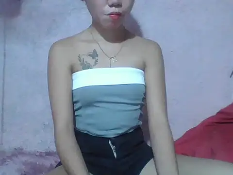 Snapshot of SweetPussie18x chatting on June 2026 07:24:01 AM SweetPussie18x online show from June 2026 07:24:01 AM