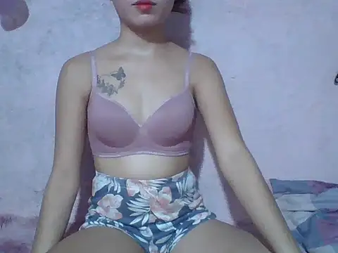 Snapshot of SweetPussie18x chatting on July 2026 06:47:02 AM SweetPussie18x online show from July 2026 06:47:02 AM