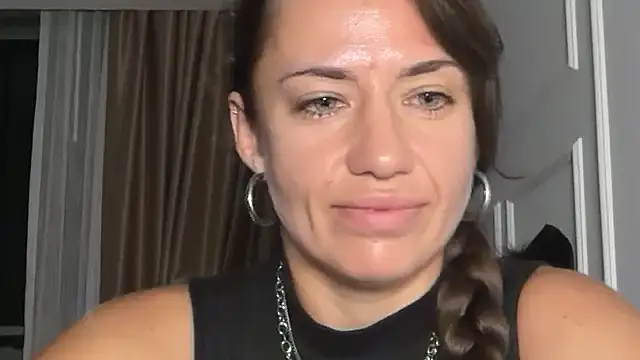 Snapshot of Roriann chatting on February 2026 04:19:02 PM Roriann online show from February 2026 04:19:02 PM