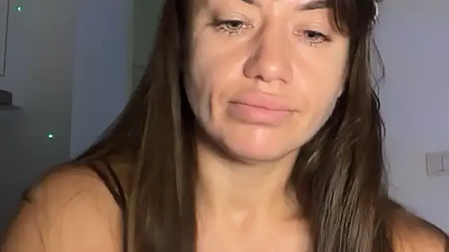 Snapshot of Roriann chatting on February 2026 07:07:02 AM Roriann online show from February 2026 07:07:02 AM