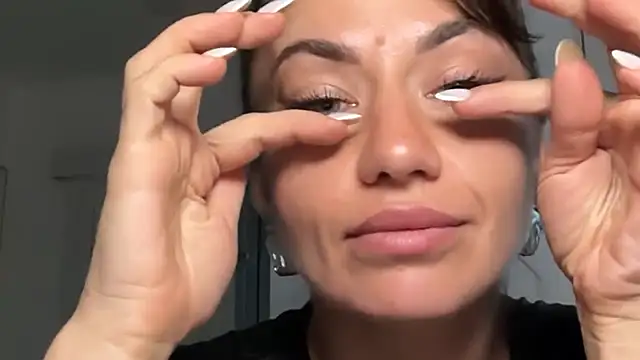 Snapshot of Roriann chatting on February 2026 10:55:01 AM Roriann online show from February 2026 10:55:01 AM