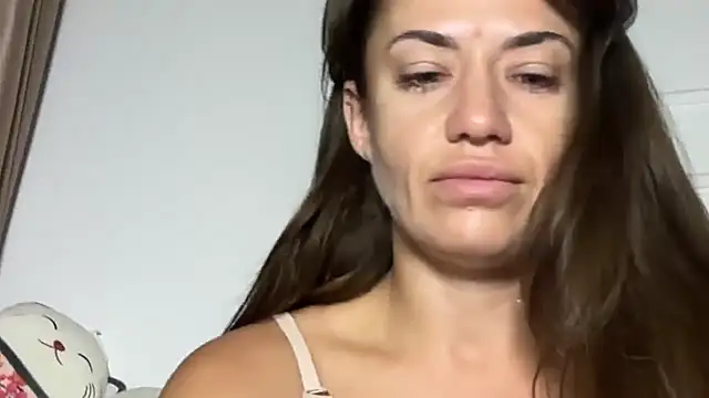 Snapshot of Roriann chatting on February 2026 04:07:01 PM Roriann online show from February 2026 04:07:01 PM