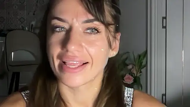 Snapshot of Roriann chatting on February 2026 06:30:01 PM Roriann online show from February 2026 06:30:01 PM