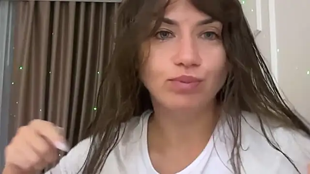 Snapshot of Roriann chatting on February 2026 01:11:02 PM Roriann online show from February 2026 01:11:02 PM