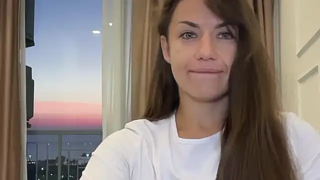 Snapshot of Roriann chatting on February 2026 11:39:02 AM Roriann online show from February 2026 11:39:02 AM