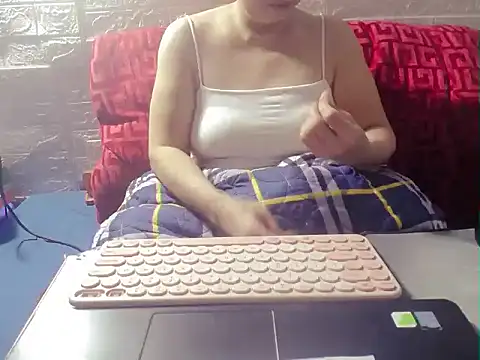 Snapshot of hyhy_99 chatting on November 2025 01:43:02 AM hyhy 99 online show from November 2025 01:43:02 AM