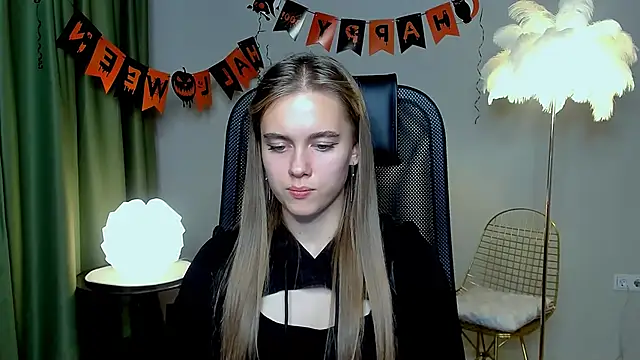 JuneWoods online show from October 2025 01:10:02 PM