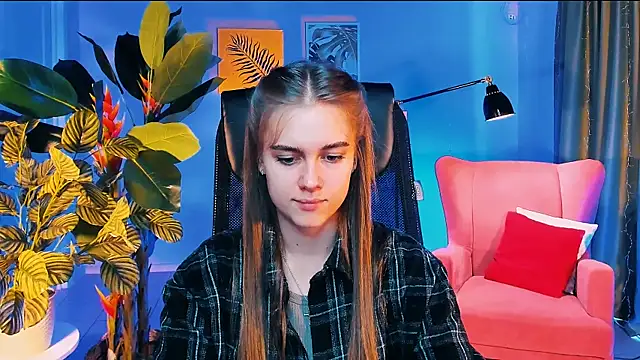 JuneWoods online show from April 2026 07:15:02 AM