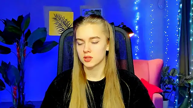 JuneWoods online show from January 2026 08:18:02 AM