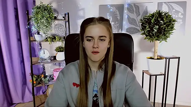 JuneWoods online show from April 2026 03:40:02 PM