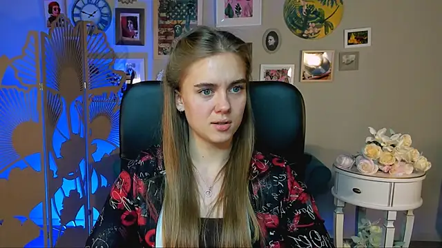 JuneWoods online show from November 2025 05:19:02 AM