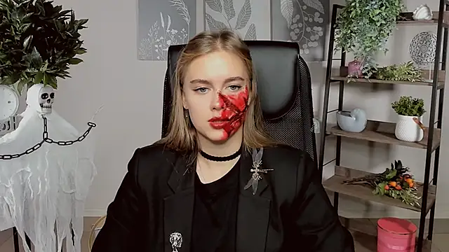 JuneWoods online show from October 2025 09:41:02 AM