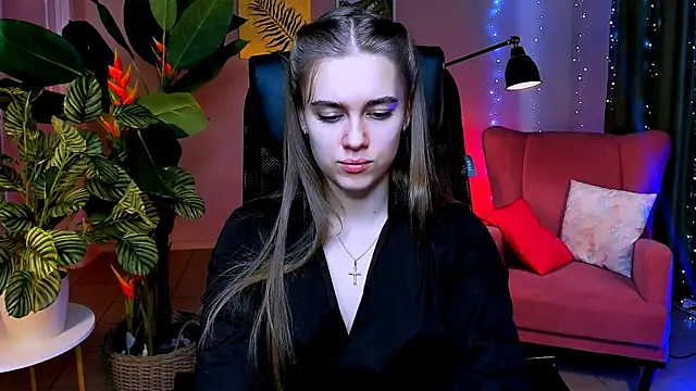 JuneWoods online show from March 2026 08:26:01 AM