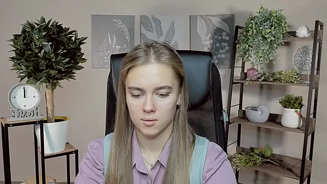 JuneWoods online show from November 2025 07:45:01 AM