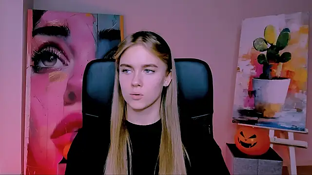 JuneWoods online show from November 2025 11:04:01 AM