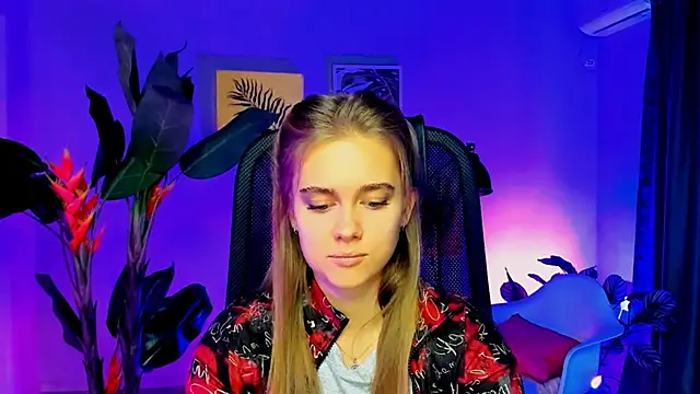 JuneWoods online show from November 2025 06:24:01 AM