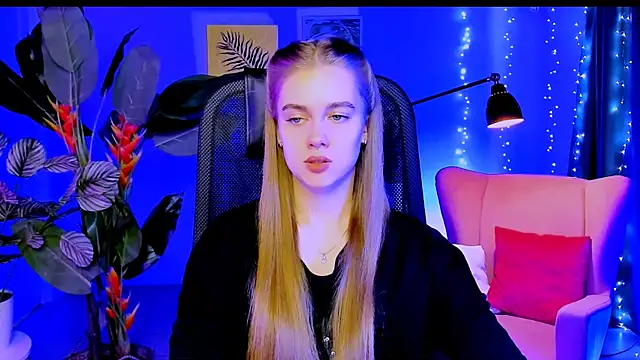 JuneWoods online show from March 2026 07:27:01 AM