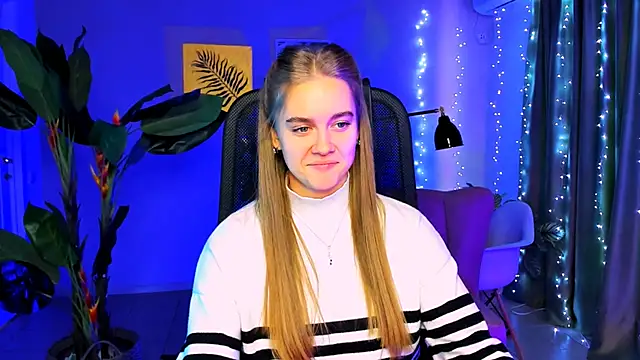 JuneWoods online show from December 2025 06:30:02 AM