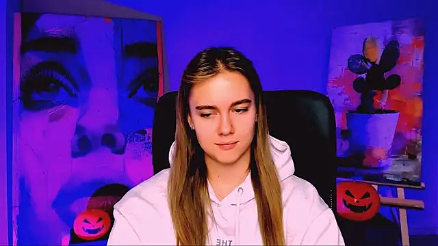 JuneWoods online show from October 2025 06:34:01 AM