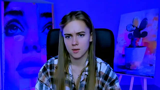 JuneWoods online show from November 2025 06:28:01 AM