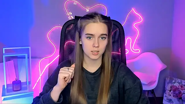 JuneWoods online show from February 2026 02:05:01 PM